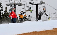 スキージャム勝山、福井県内トップ切りオープン　まずはバラエティーコース、人工雪で初滑り
