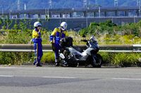 昼の交差点…信号待ちの車にオートバイが追突し男性死亡　福井県敦賀市の国道8号