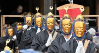 756年に始まった伝統、金色の仏面の舞は地元の誇り　福井市の糸崎寺「糸崎の仏舞」【若越画報】