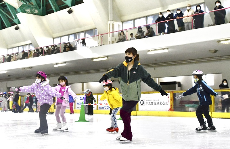 村上佳菜子さん福井県でスケート教室