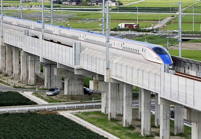 新幹線が高架上を走るのはなぜ？