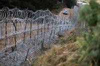 ポーランド「国境の壁」建設開始