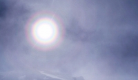 太陽包む二重の輪「光冠」カメラに収めた　福井県の荒島岳で登山男性が撮影