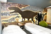 「恐竜の研究室」風ホテル部屋が登場　恐竜王国地元スキージャム勝山のホテル