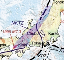 紫色で示された新潟―神戸ひずみ集中帯（鷺谷威教授提供）