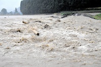 県内初の「顕著な大雨情報」被害相次ぐ　4市1町に避難指示、37万人対象