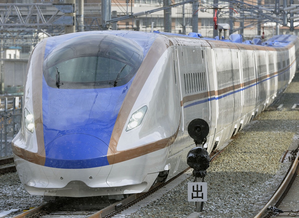 北陸新幹線、7月の4連休に臨時列車32本運行　22~25日、JR西日本発表
