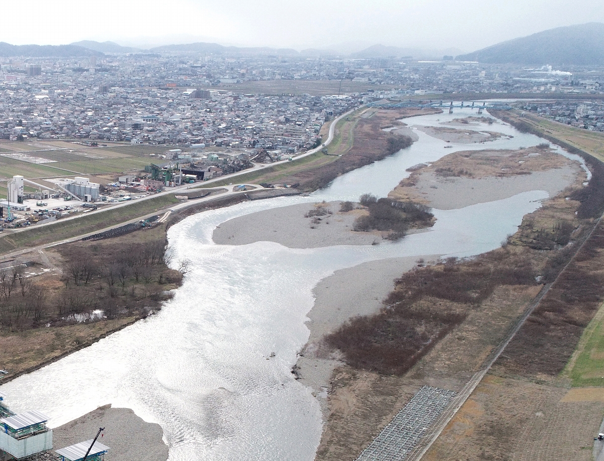 アユ釣り解禁初日、釣り客が30m流される　福井県の九頭竜川、70年のベテランでも足取られ