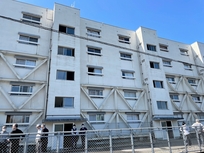 勝山で集合住宅火災、男性が死亡