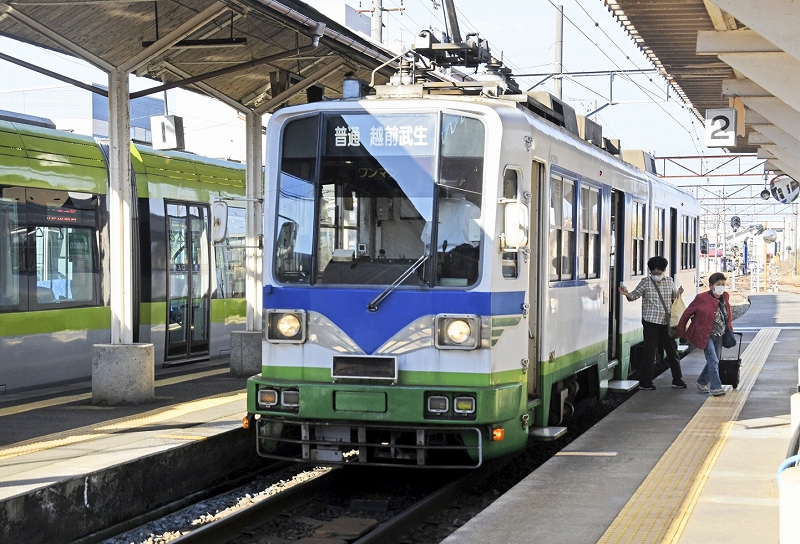 電車と車衝突事故、福井鉄道に遅れ
