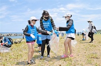 ごみない坂井の海に　親子ら１８０人が海岸清掃