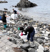 【奉仕】南越前町商工会青年部が海岸清掃