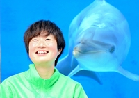 イルカと心通わす10分間…24歳女性トレーナー「初心忘れず寄り添いたい」　福井県の越前松島水族館