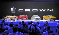 新型クラウン４種公開　トヨタ　セダン路線転換、世界展開　「クロスオーバー」秋に発売