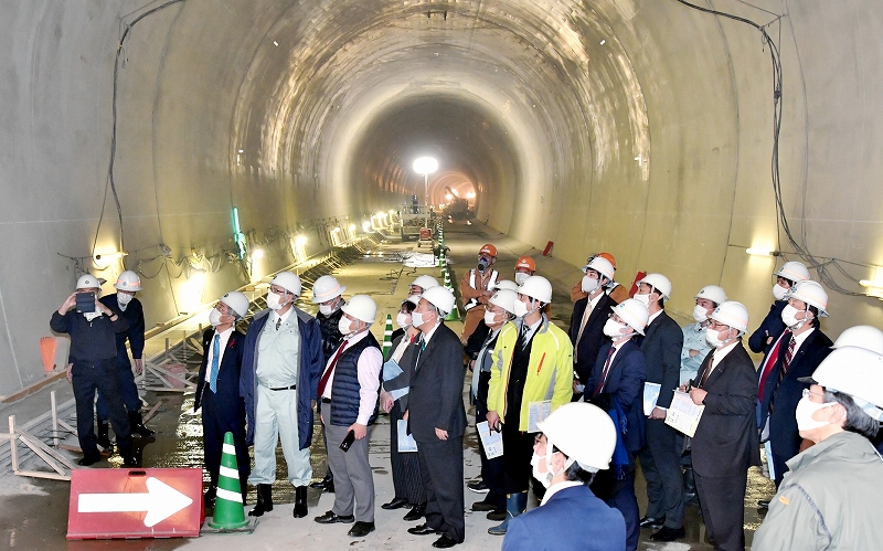 北陸新幹線加賀トンネルひび割れ拡大