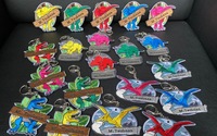 恐竜ワッペンのキーホルダーで福井の魅力発信　あわらの「アートエンブ」が刺繍技術で開発