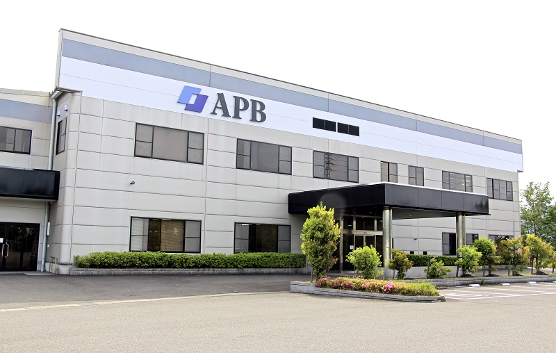 福井の全樹脂電池工場開所、10月本格稼働 電池メーカーAPB