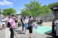 殿様気分でぶらり…まちに残る福井城の歴史や魅力、市民ら歩いて学ぶ　福井でツアー